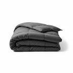 Couverture lestée grise NightRitual pliée montrant la qualité du tissu et des coutures.